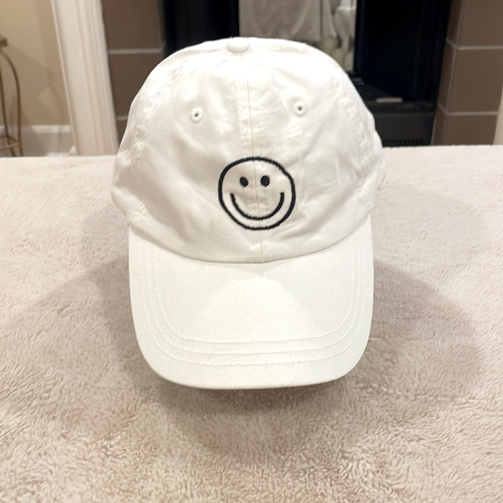WHITE SMILEY HAT.